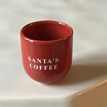 Kaffeebecher mit verschiedenen Designs
